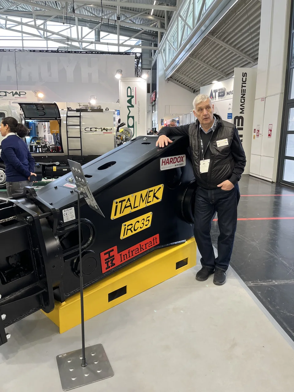 Leif vid rälsknäck ITALMEK IRC 35 på Bauma 2025