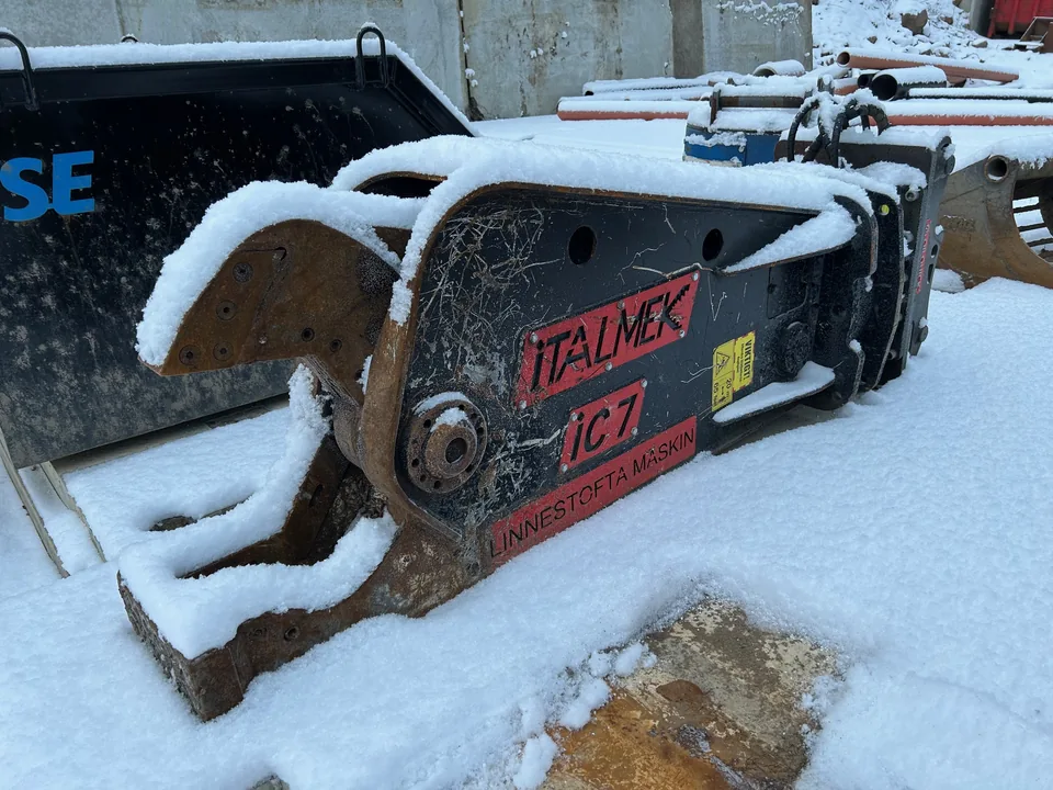 ITALMEK-sax med snö på, fotograferad vid en tidigare leverans i Skåne